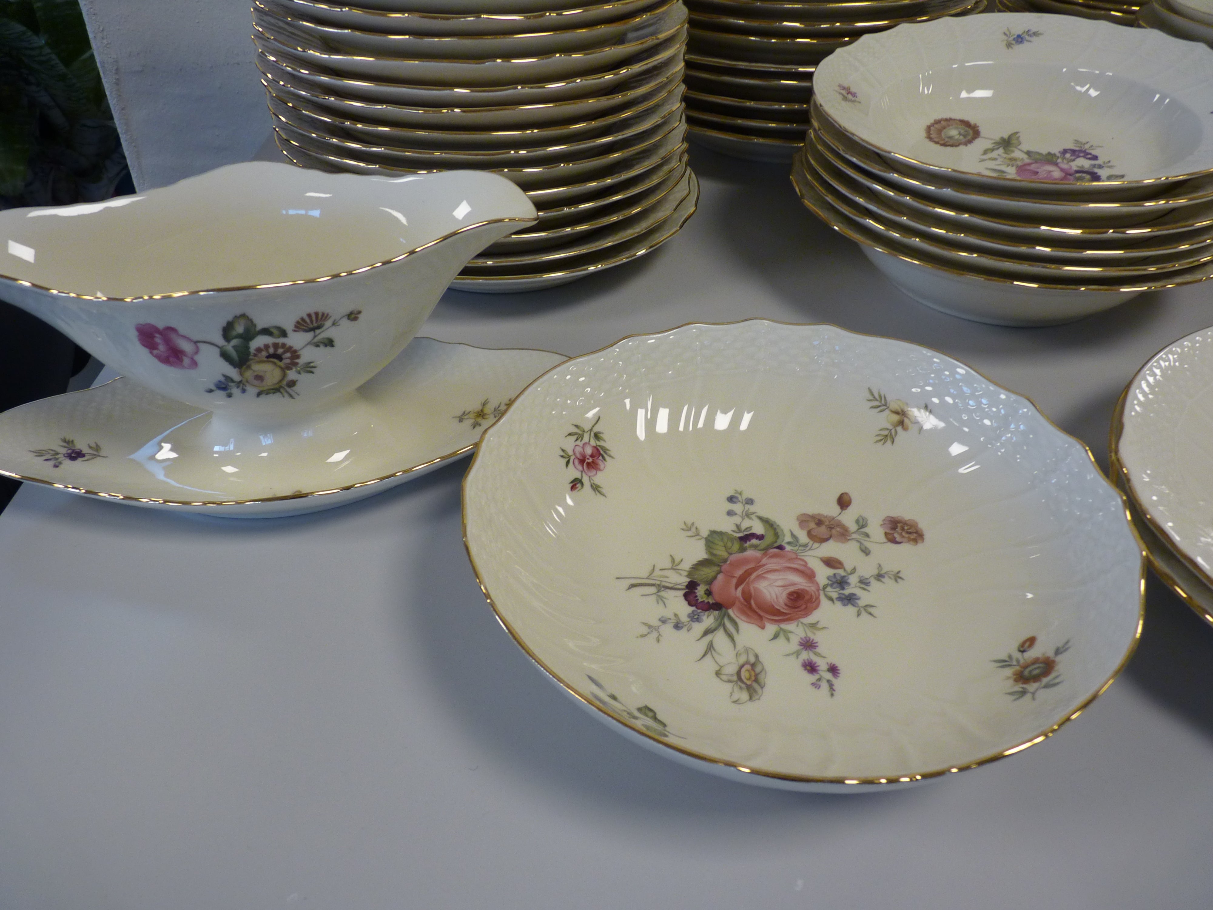 Royal Copenhagen, Frijsenborg stel